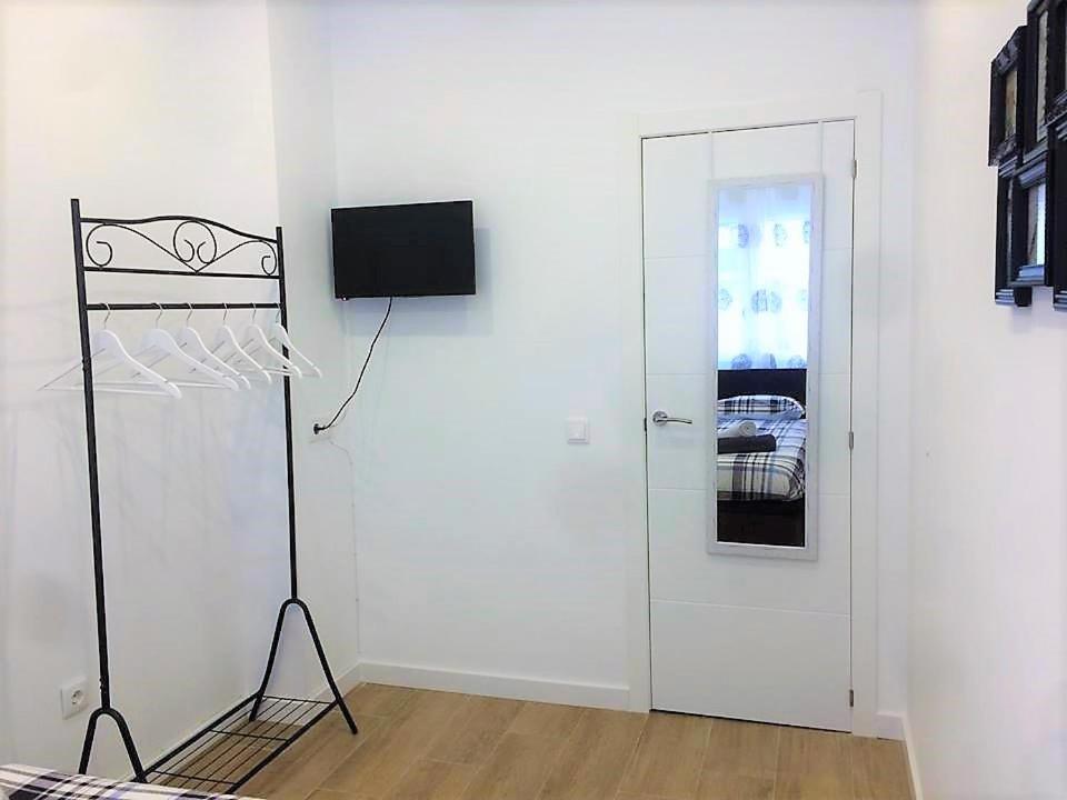Cozy 3 Bed Apartment In The Heart Of Alicante Bagian luar foto